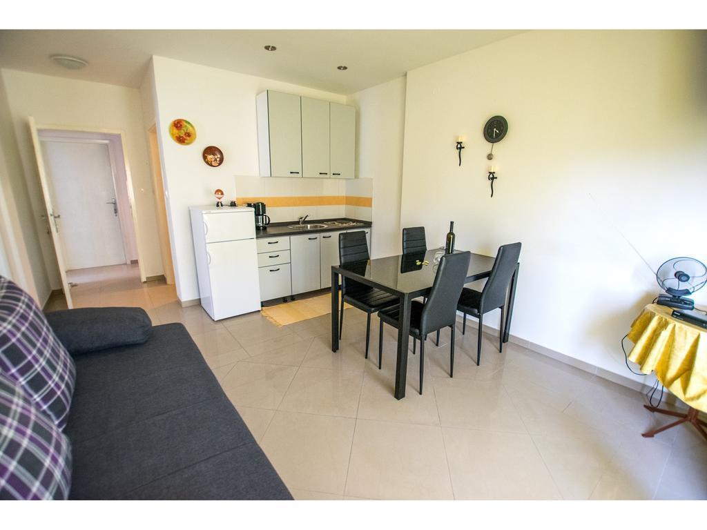 Apartments Troselj Starigrad Paklenica Exterior foto
