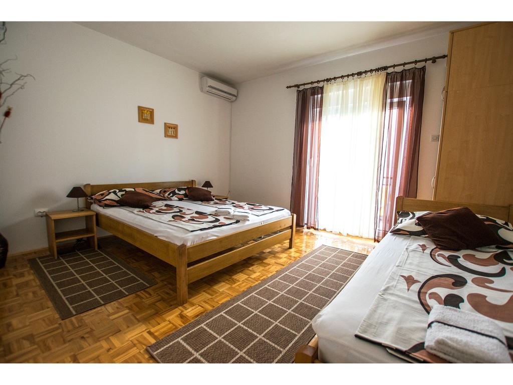 Apartments Troselj Starigrad Paklenica Exterior foto